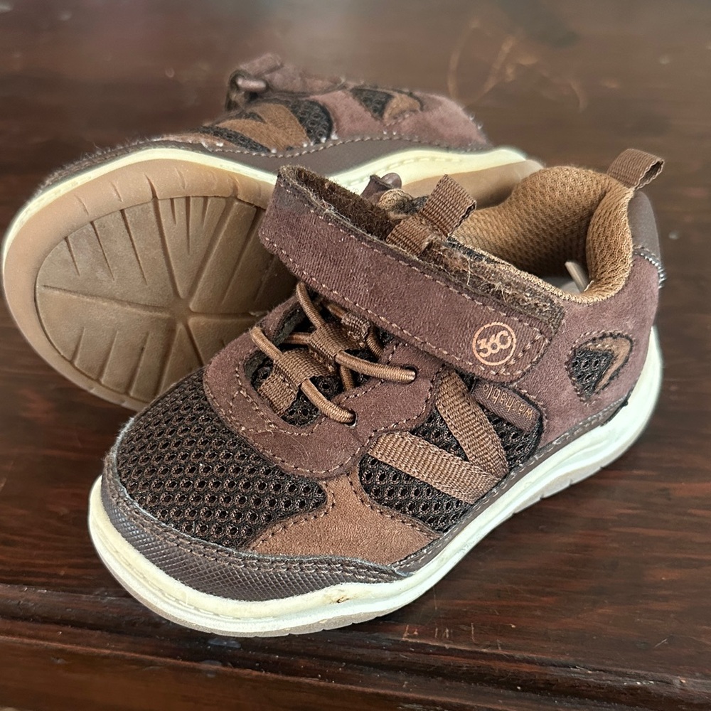 Stride Rite 360 Sneakers